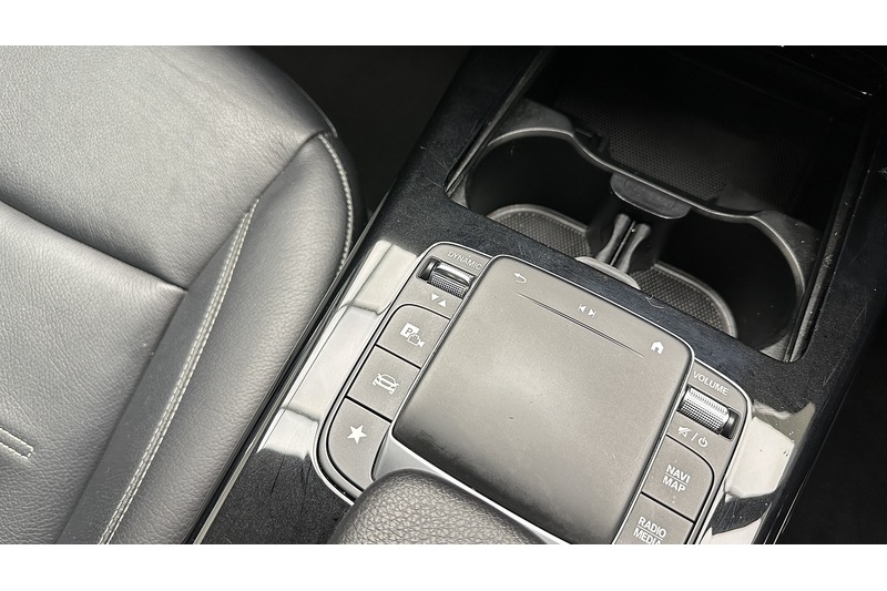 Mercedes-Benz CLA CLA250 AMG Line - U2827