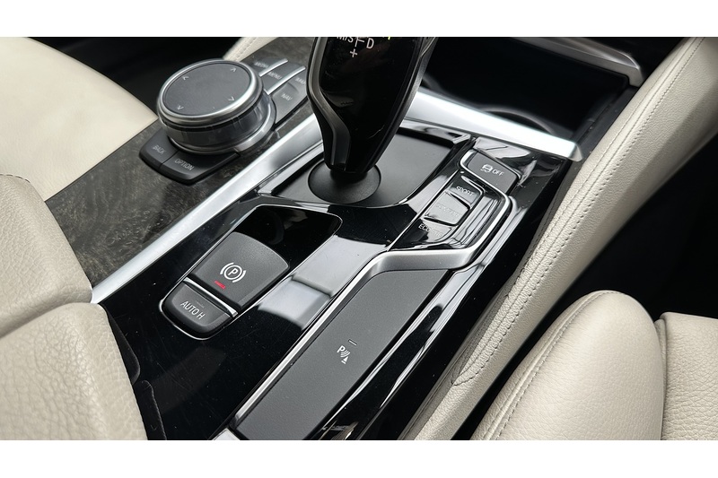 BMW 5 Series 520d M Sport - U2845