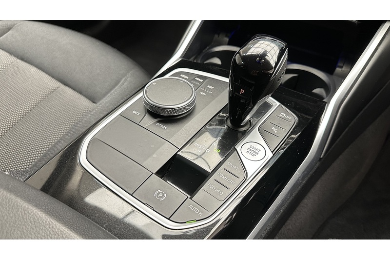 BMW 3 Series 320d MHT SE Pro - U2932