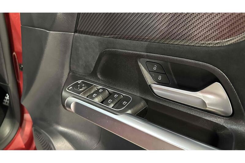 Mercedes-Benz GLB 1.3 GLB200 AMG Line SUV 5dr Petrol 7G-DCT Euro 6 (s/s) (163 ps) - U294