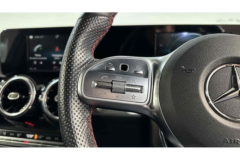 Mercedes-Benz GLB 1.3 GLB200 AMG Line SUV 5dr Petrol 7G-DCT Euro 6 (s/s) (163 ps) - U294