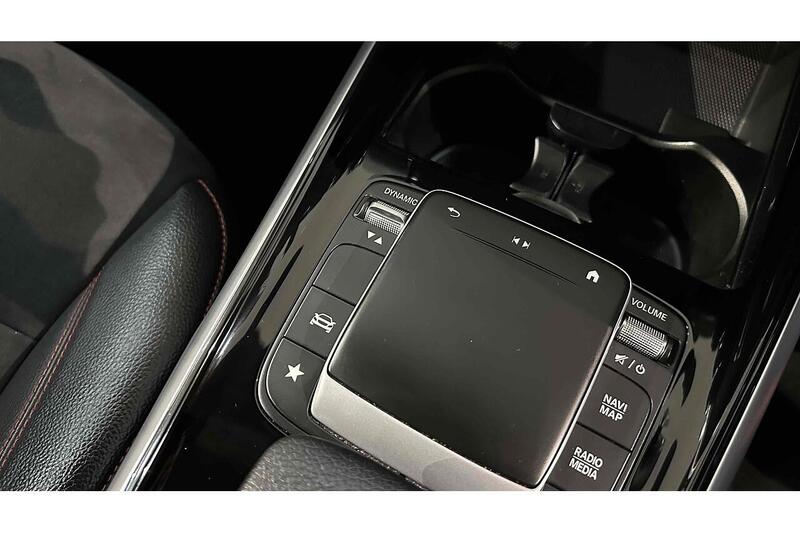Mercedes-Benz GLB 1.3 GLB200 AMG Line SUV 5dr Petrol 7G-DCT Euro 6 (s/s) (163 ps) - U294