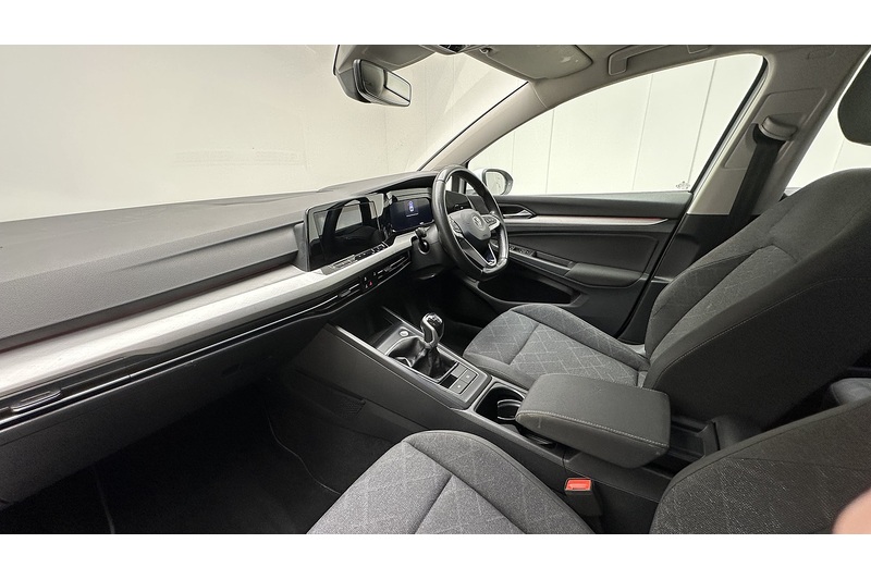 Volkswagen Golf TSI Life - U2955