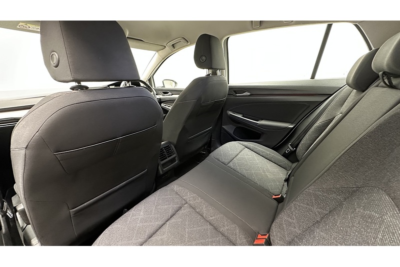 Volkswagen Golf TSI Life - U2955