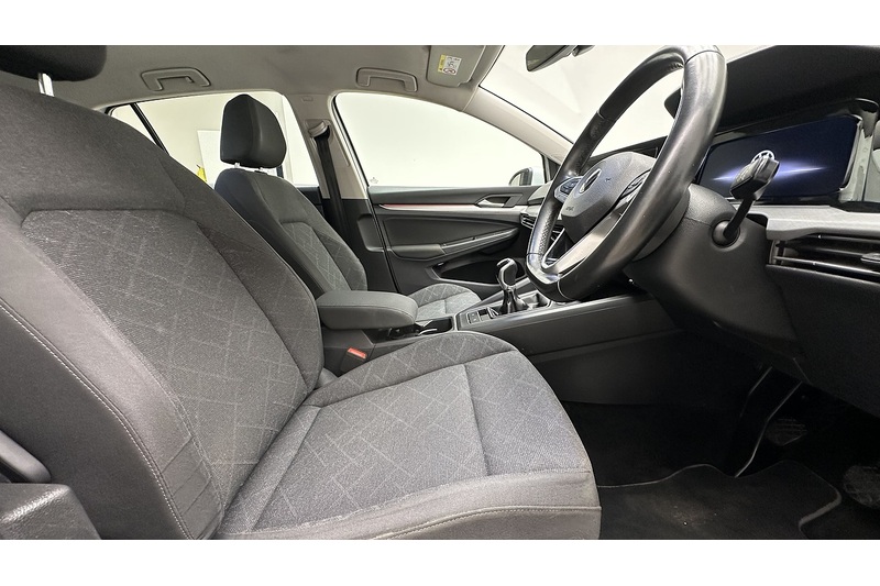 Volkswagen Golf TSI Life - U2955