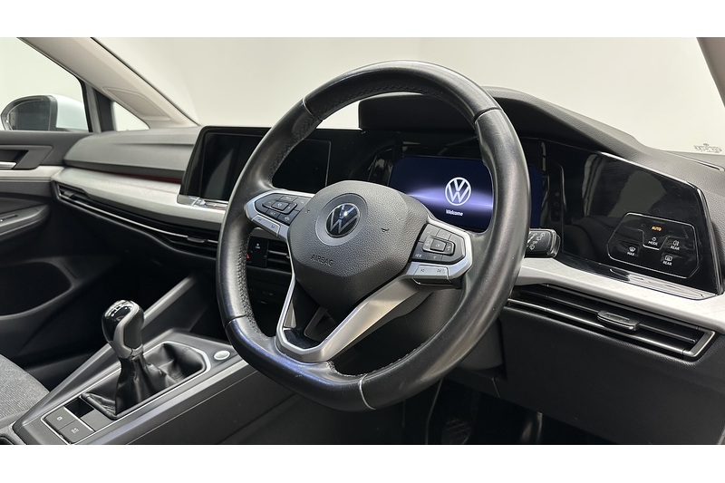 Volkswagen Golf TSI Life - U2955