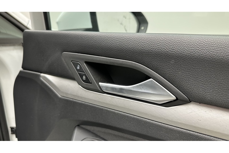 Volkswagen Golf TSI Life - U2955