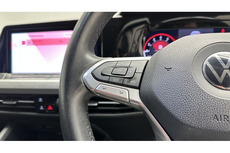 Volkswagen Golf TSI Life - U2955