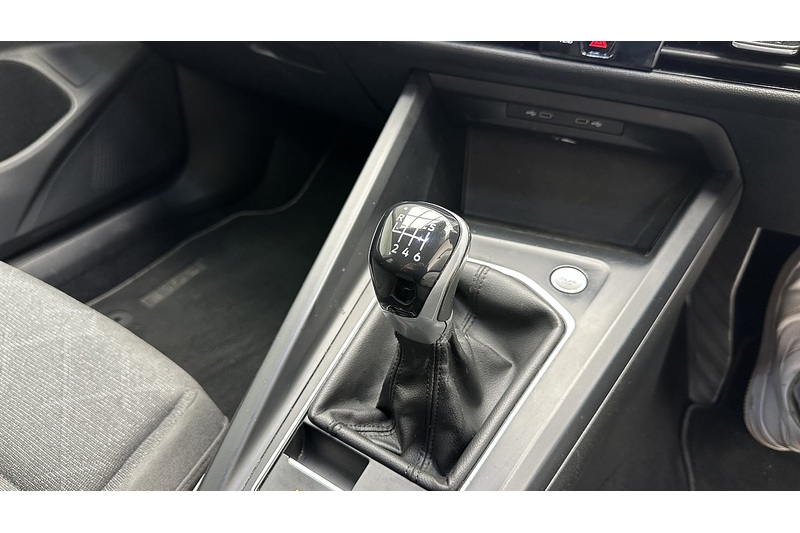Volkswagen Golf TSI Life - U2955