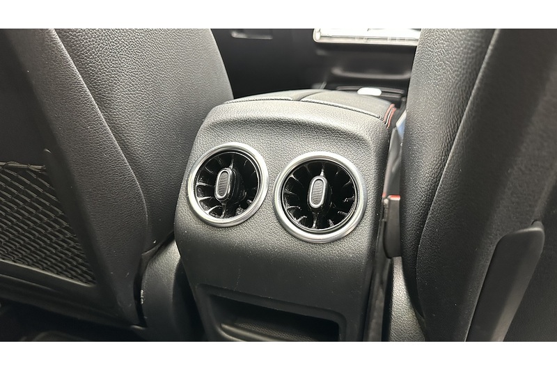 Mercedes-Benz GLB GLB220d AMG Line - U2957