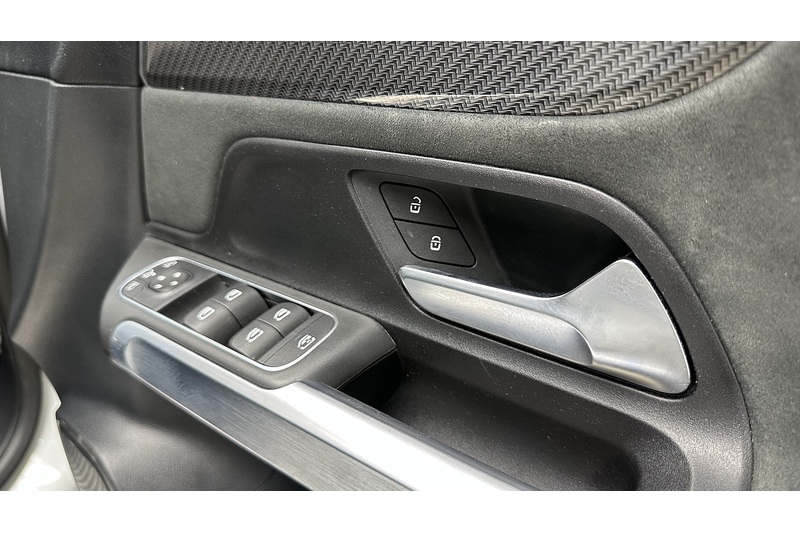 Mercedes-Benz GLB GLB220d AMG Line - U2957