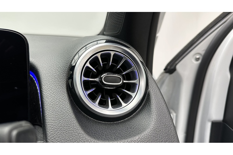 Mercedes-Benz GLB GLB220d AMG Line - U2957