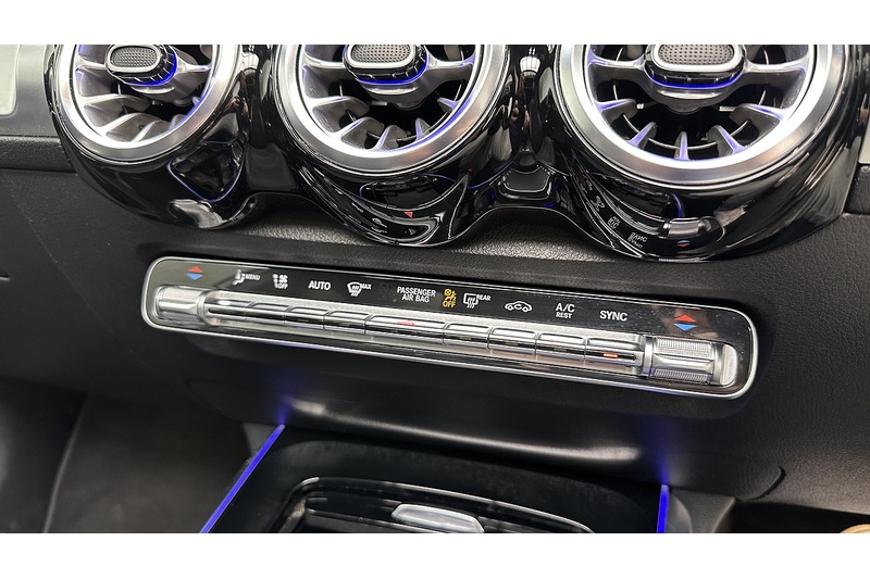 Mercedes-Benz GLB GLB220d AMG Line - U2957