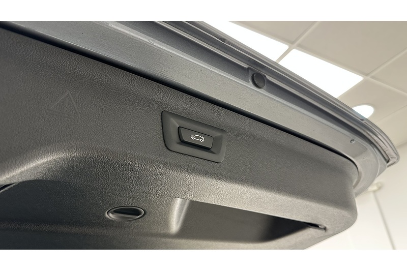 BMW 5 Series 520d M Sport - U2958