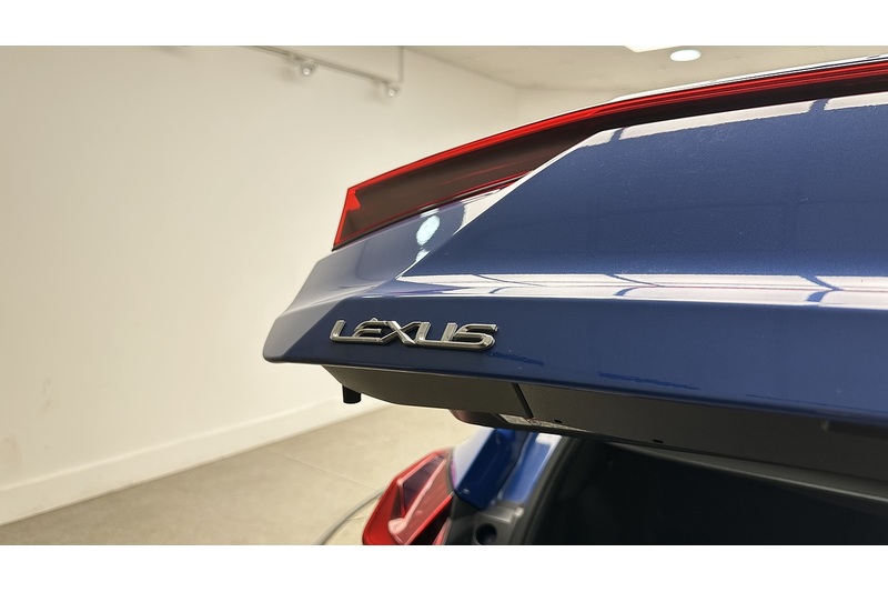 Lexus UX 250h Takumi - U2959