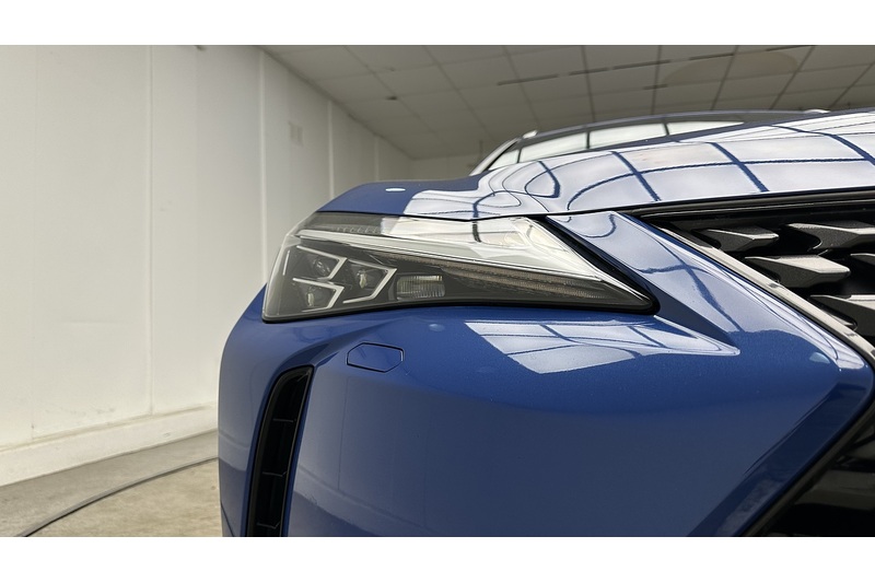 Lexus UX 250h Takumi - U2959