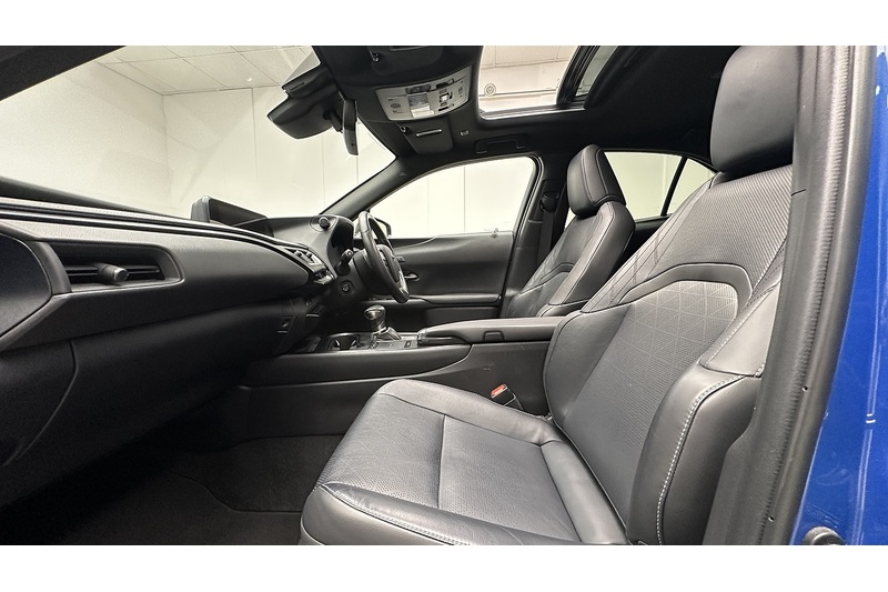 Lexus UX 250h Takumi - U2959