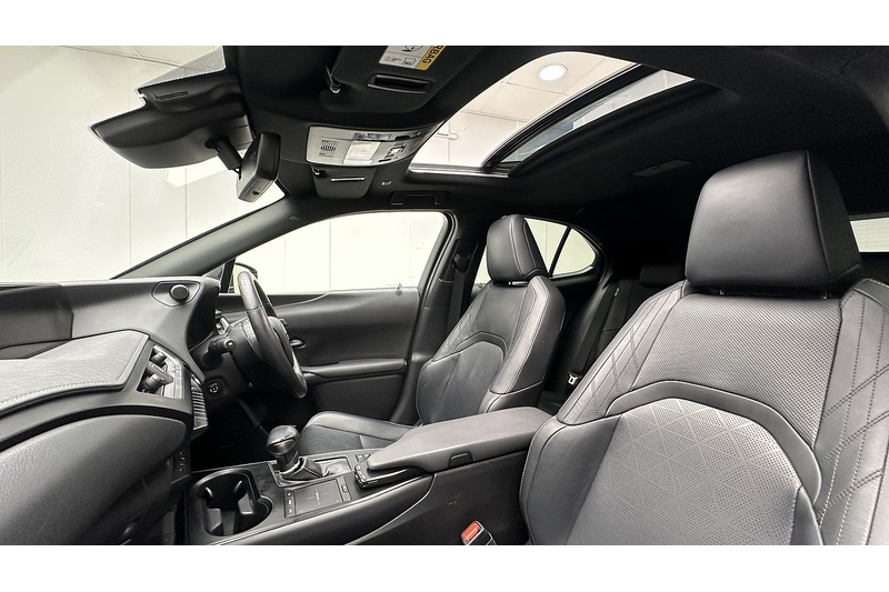 Lexus UX 250h Takumi - U2959