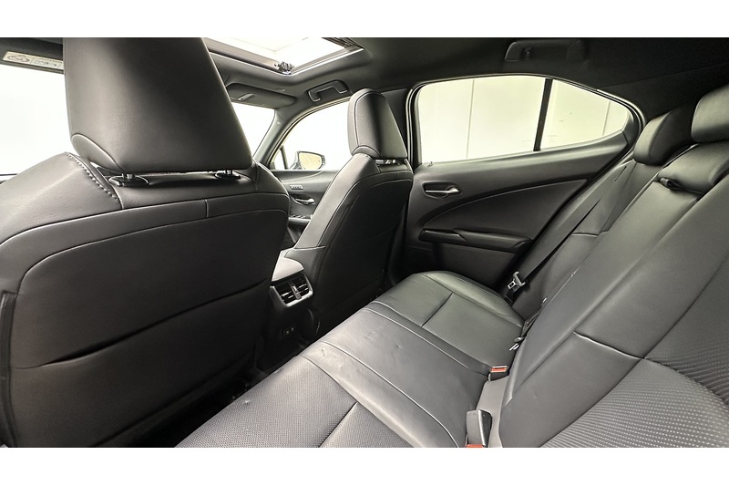 Lexus UX 250h Takumi - U2959