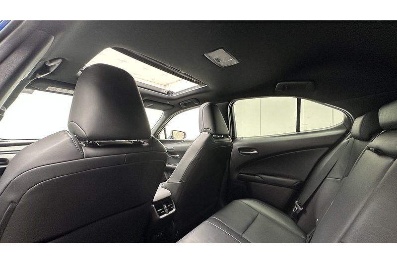Lexus UX 250h Takumi - U2959