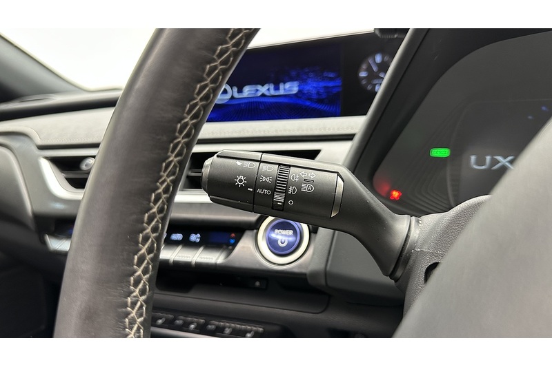 Lexus UX 250h Takumi - U2959