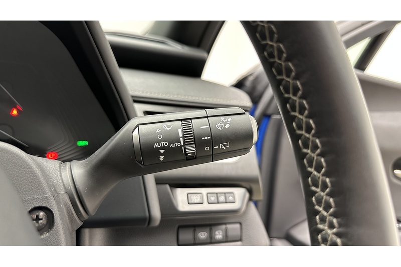 Lexus UX 250h Takumi - U2959