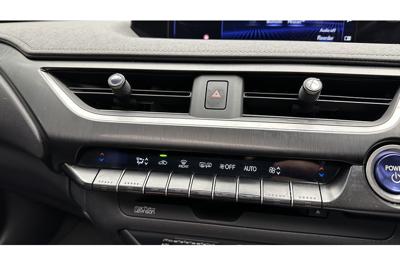 Lexus UX 250h Takumi - U2959