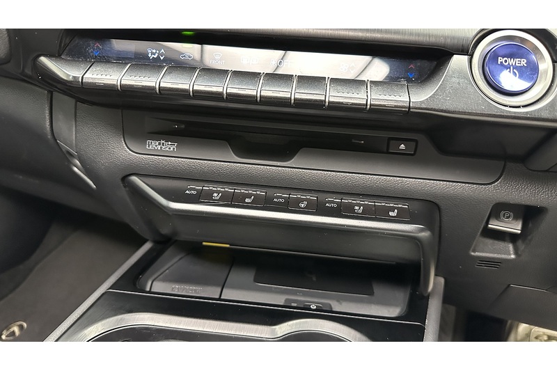 Lexus UX 250h Takumi - U2959