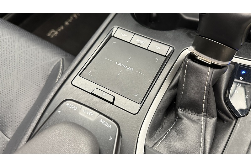 Lexus UX 250h Takumi - U2959