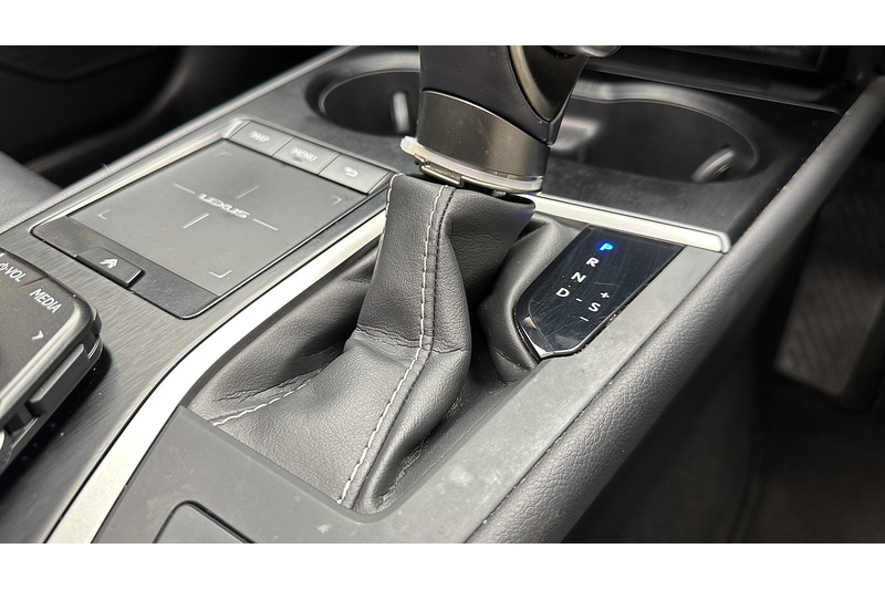 Lexus UX 250h Takumi - U2959