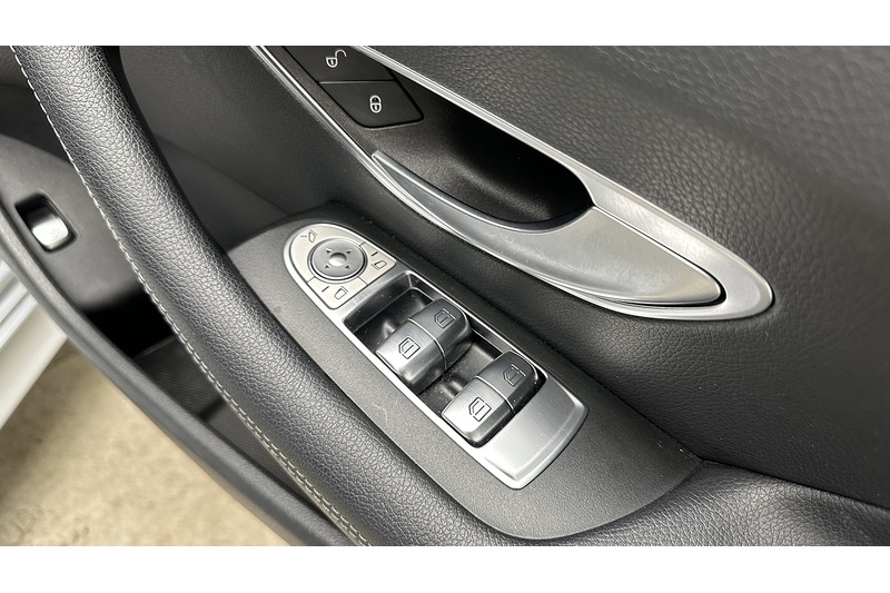 Mercedes-Benz E Class E300h MHEV AMG Line Night Edition - U2960