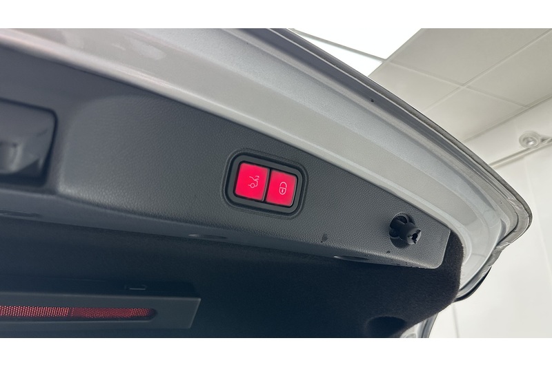 Mercedes-Benz E Class E300h MHEV AMG Line Night Edition - U2960