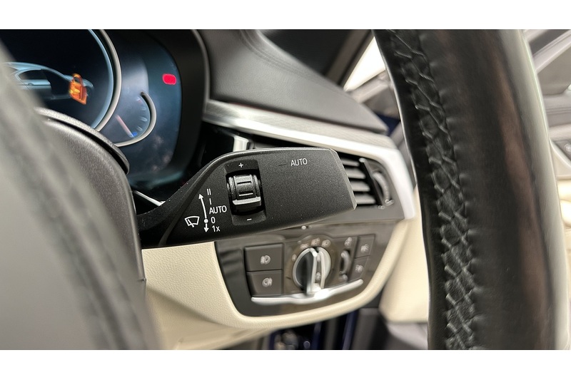 BMW 5 Series 520d M Sport - U2976