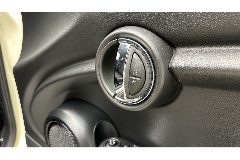 MINI Hatch One - U2978