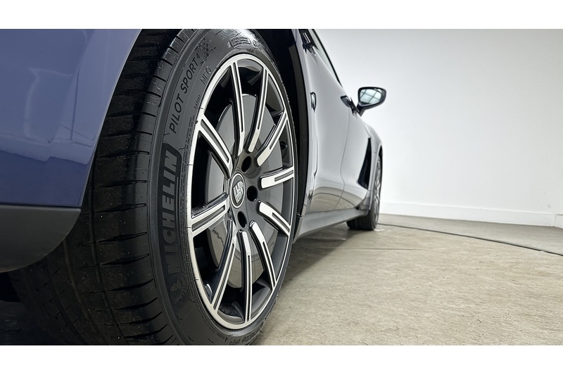 Porsche Taycan Performance Plus - U2980