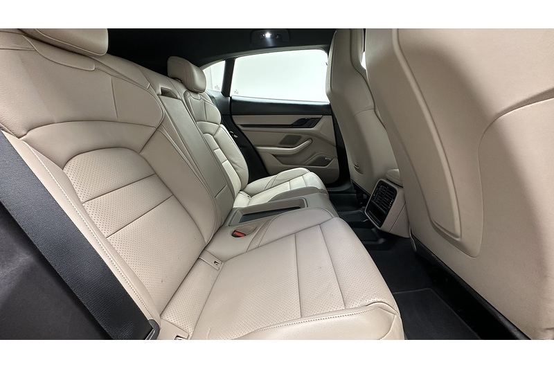 Porsche Taycan Performance Plus - U2980