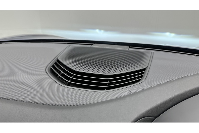 Porsche Taycan Performance Plus - U2980