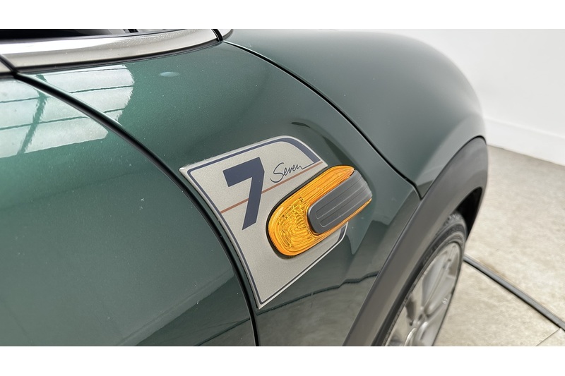 MINI Hatch Cooper Seven - U2990