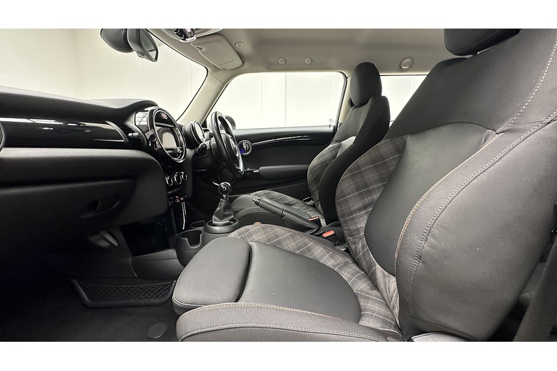 MINI Hatch Cooper Seven - U2990