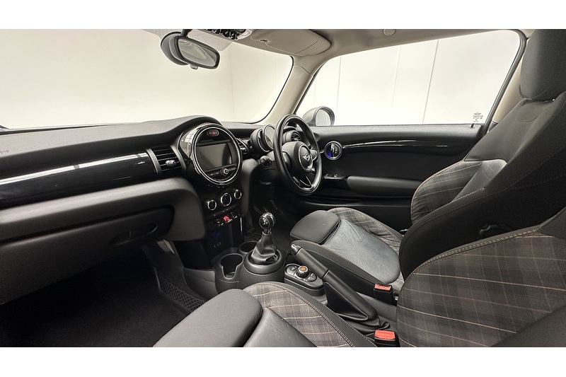 MINI Hatch Cooper Seven - U2990