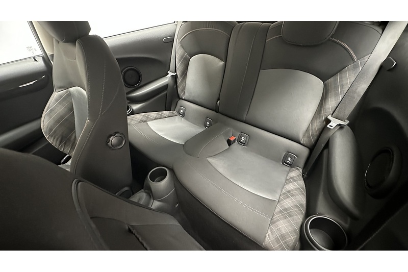 MINI Hatch Cooper Seven - U2990