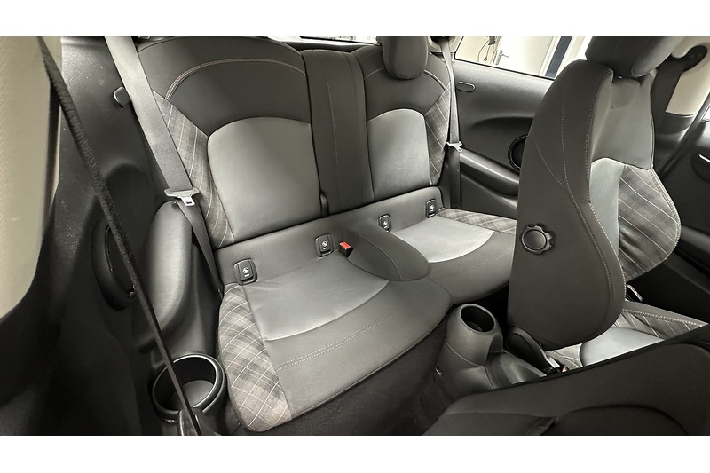 MINI Hatch Cooper Seven - U2990