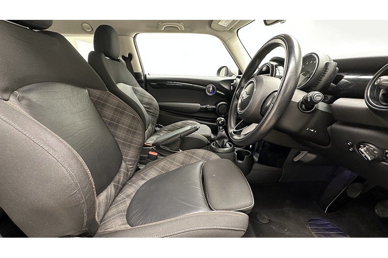 MINI Hatch Cooper Seven - U2990