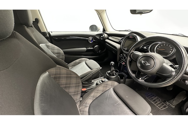 MINI Hatch Cooper Seven - U2990