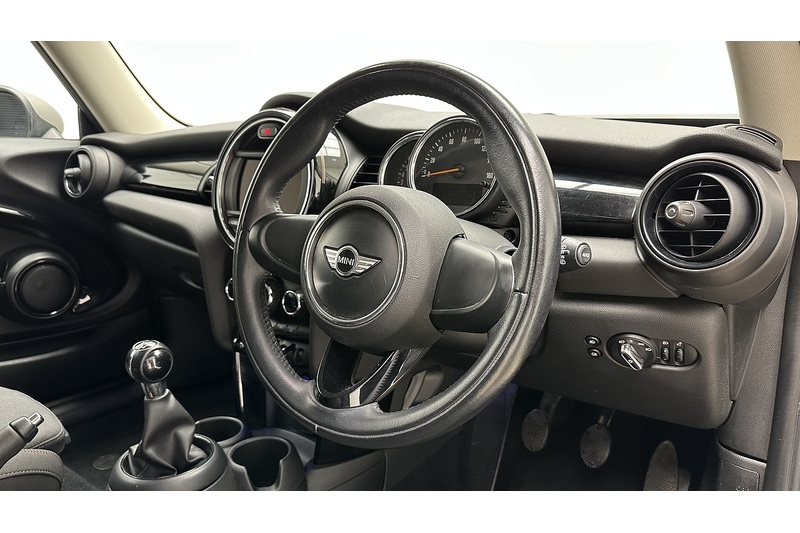 MINI Hatch Cooper Seven - U2990