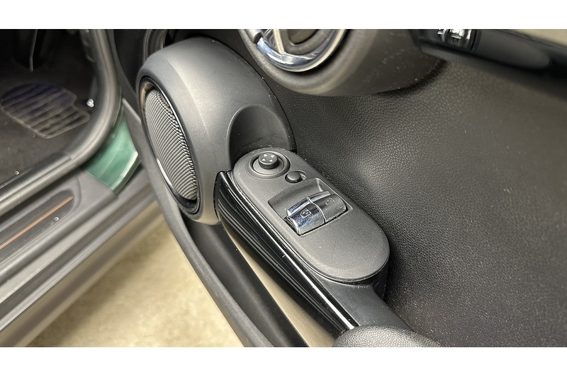 MINI Hatch Cooper Seven - U2990