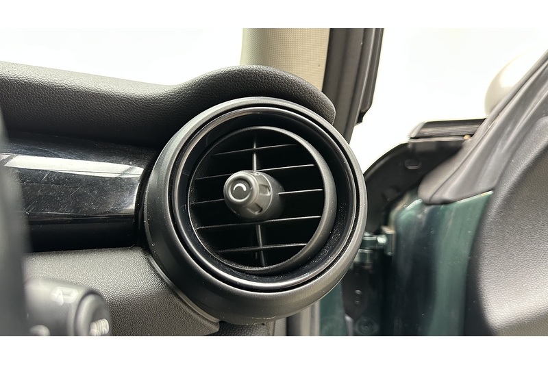 MINI Hatch Cooper Seven - U2990