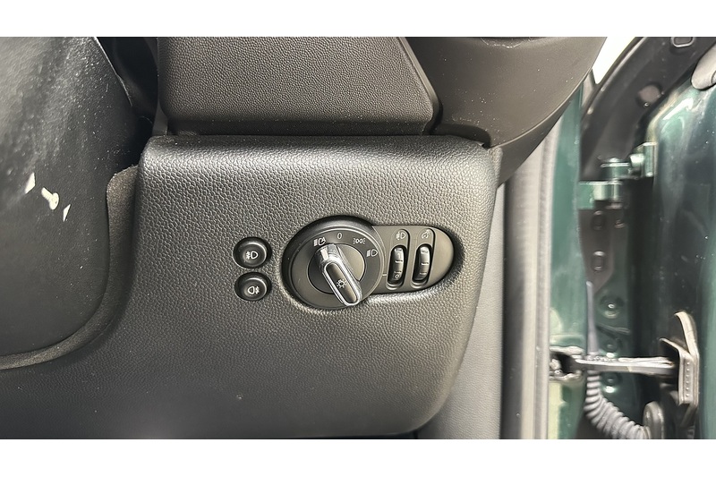 MINI Hatch Cooper Seven - U2990