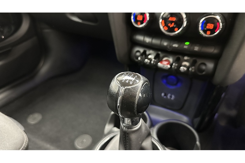 MINI Hatch Cooper Seven - U2990