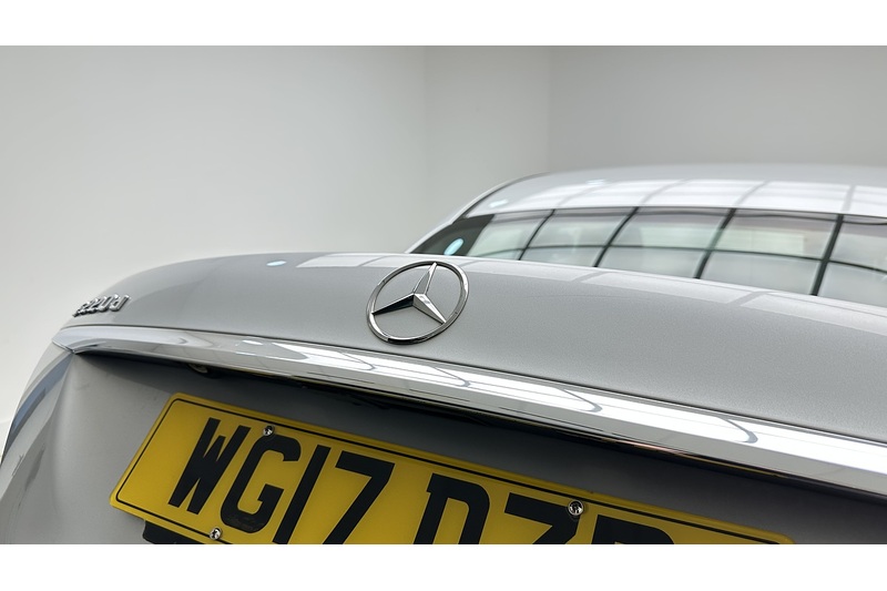 Mercedes-Benz E Class E220d SE - U3016
